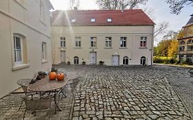 Pałac i Folwark Brzeźnica